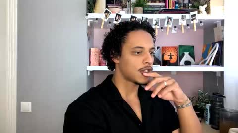 Snapshot of marinaxmonroe chatting on 10/17/25, 02:19 MarinaxMonroe online show from 10/17/25, 02:19