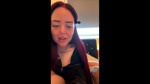Snapshot of marinebelle11 chatting on 06/10/26, 06:18 marinebelle11 online show from 06/10/26, 06:18