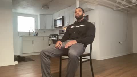 Snapshot of marineguyk19 chatting on 12/04/25, 04:27 Z online show from 12/04/25, 04:27