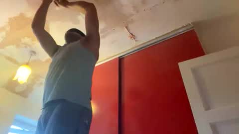 Snapshot of mariov43 chatting on 09/18/25, 11:23 mariov43 online show from 09/18/25, 11:23