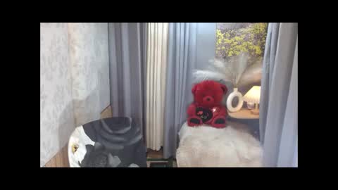 Snapshot of mariposa_911 chatting on 04/22/26, 05:03 LEAH online show from 04/22/26, 05:03