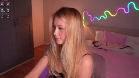 Snapshot of marisii chatting on 04/15/26, 03:52 Mary online show from 04/15/26, 03:52
