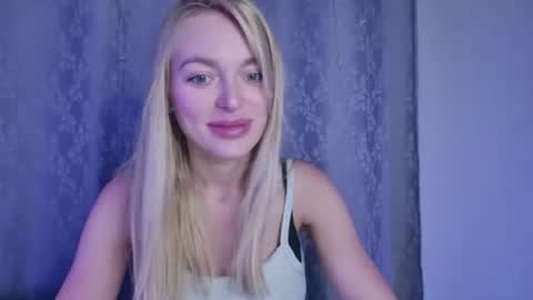 Snapshot of mariwell chatting on 06/21/26, 10:23 mariwell online show from 06/21/26, 10:23
