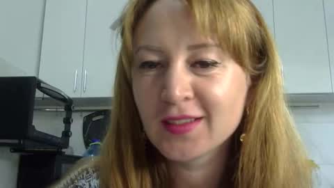 mariza_love359092 online show from 02/27/26, 10:43