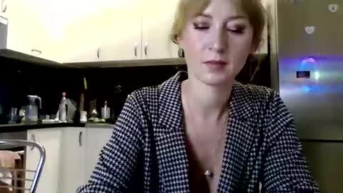 mariza_love359092 online show from 04/24/26, 10:01