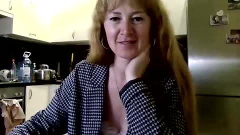 mariza_love359092 online show from 04/29/26, 10:49