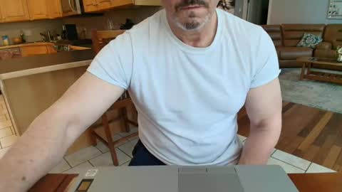 Snapshot of mark48130 chatting on 02/25/25, 02:33 Mark online show from 02/25/25, 02:33