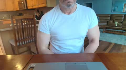 Snapshot of mark48130 chatting on 03/09/25, 01:04 Mark online show from 03/09/25, 01:04