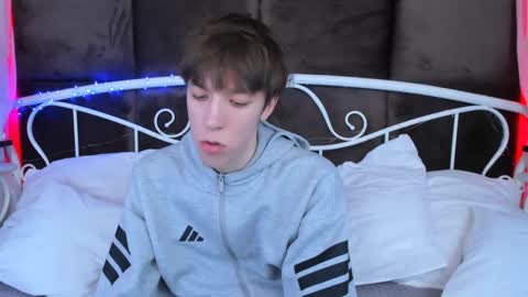 Snapshot of mark_branston chatting on 02/05/26, 04:00 Mark online show from 02/05/26, 04:00