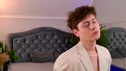 mark_ian_ online show from 05/11/26, 04:26