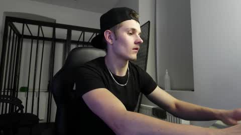 Snapshot of mark_karson chatting on 09/30/25, 06:57 MARK KARSON online show from 09/30/25, 06:57