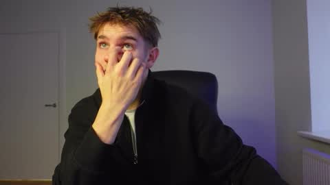 Snapshot of mark_karson chatting on 12/21/25, 10:00 MARK KARSON online show from 12/21/25, 10:00