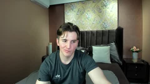 Snapshot of mark_yeti chatting on 11/14/25, 09:30 Mark online show from 11/14/25, 09:30