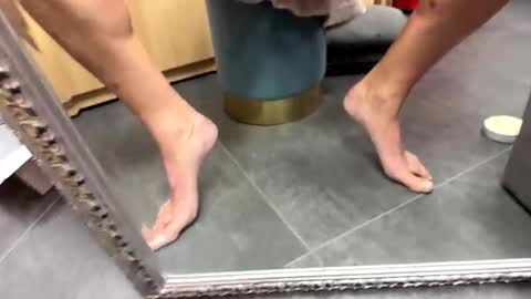 Snapshot of markbark2 chatting on 11/13/25, 02:21 markk online show from 11/13/25, 02:21