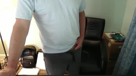 Snapshot of markinwest chatting on 04/14/26, 10:49 MarkinWest online show from 04/14/26, 10:49