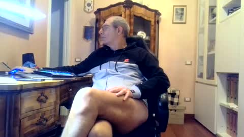 Snapshot of markmarkmark00 chatting on 12/19/24, 08:23 markmarkmark00 online show from 12/19/24, 08:23