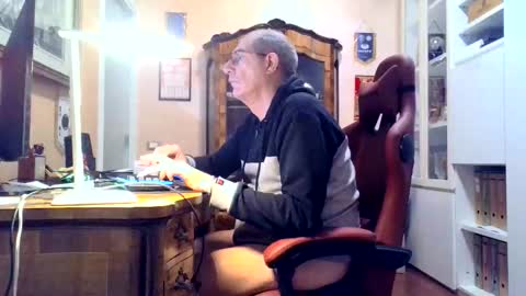 Snapshot of markmarkmark00 chatting on 01/15/26, 06:44 markmarkmark00 online show from 01/15/26, 06:44