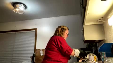 maroon_moon online show from 02/16/25, 12:19