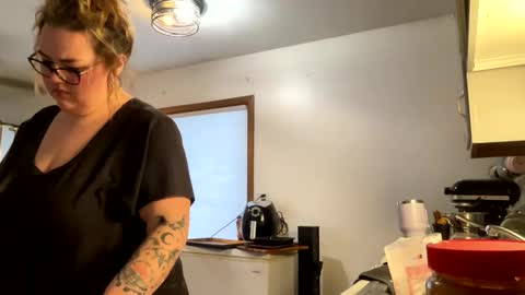 maroon_moon online show from 02/18/25, 10:47