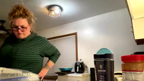 maroon_moon online show from 02/21/25, 12:49