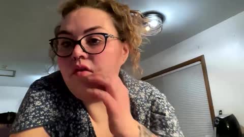 maroon_moon online show from 03/12/25, 12:31