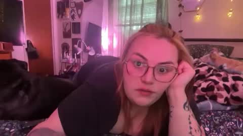 Snapshot of maroon_moon chatting on 04/22/26, 10:44 maroon_moon online show from 04/22/26, 10:44