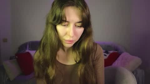 Snapshot of maroonaaa chatting on 12/19/25, 01:29 Mary online show from 12/19/25, 01:29