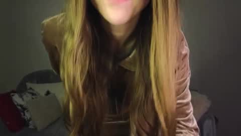 Snapshot of maroonaaa chatting on 01/16/26, 04:11 Mary online show from 01/16/26, 04:11