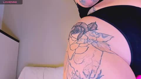 Mari online show from 10/03/25, 04:20