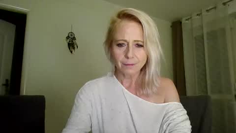 Snapshot of marrygorund chatting on 10/27/25, 07:07 MaryGoRound online show from 10/27/25, 07:07