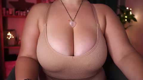 Maria  online broadcast from Tuesday to Suturday from 6 pm to 12 pm Germany time Sunday-Monday offline online show from 09/27/25, 06:57