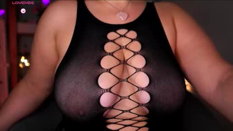 Maria  online broadcast from Tuesday to Suturday from 6 pm to 12 pm Germany time Sunday-Monday offline online show from 10/08/25, 06:38