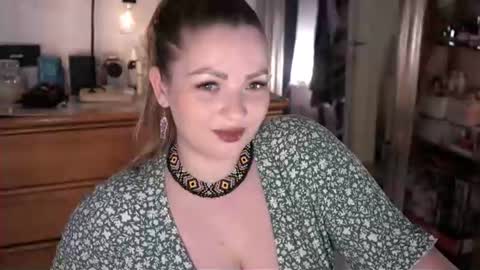 Maria  online broadcast from Tuesday to Suturday from 6 pm to 12 pm Germany time Sunday-Monday offline online show from 06/17/26, 08:54
