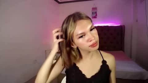 Snapshot of marryme_leixx chatting on 05/11/26, 03:12 LEIXX online show from 05/11/26, 03:12