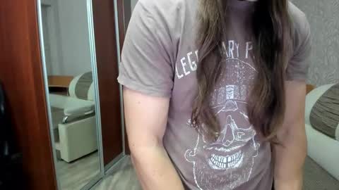 Snapshot of marryplz chatting on 10/12/25, 05:45 Alan online show from 10/12/25, 05:45