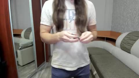 Snapshot of marryplz chatting on 10/21/25, 08:42 Alan online show from 10/21/25, 08:42