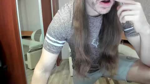 Snapshot of marryplz chatting on 11/24/25, 03:23 Alan online show from 11/24/25, 03:23