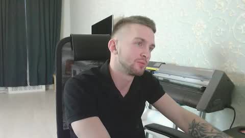 Marselle online show from 11/12/25, 01:55