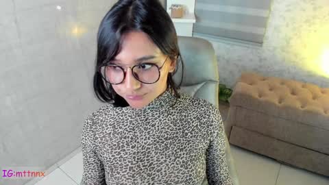Snapshot of martiiinaa_ chatting on 12/17/24, 10:23 Martina online show from 12/17/24, 10:23