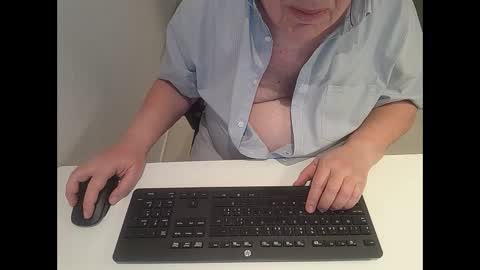 Snapshot of martin_1947 chatting on 01/19/25, 08:30 martin_1947 online show from 01/19/25, 08:30