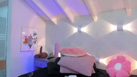 martina mIIler online show from 06/04/26, 12:33