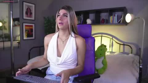 Snapshot of martinaa_rose chatting on 06/17/26, 12:50 martinaa_rose online show from 06/17/26, 12:50