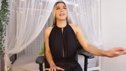 Snapshot of martinaa_rose chatting on 06/22/26, 12:35 martinaa_rose online show from 06/22/26, 12:35