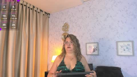 Snapshot of martinacurvy_ chatting on 05/14/26, 11:17 Martina Caicedo online show from 05/14/26, 11:17
