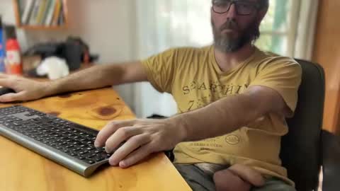 Snapshot of martincito22xl chatting on 12/15/24, 06:37 Martincito online show from 12/15/24, 06:37