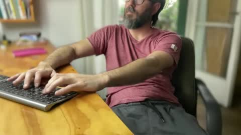 Snapshot of martincito22xl chatting on 01/01/25, 08:47 Martincito online show from 01/01/25, 08:47