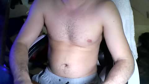 Snapshot of martingillesg chatting on 03/31/26, 02:02 martingillesg online show from 03/31/26, 02:02