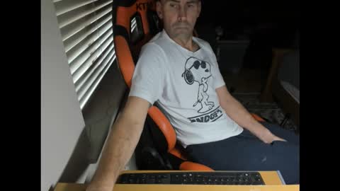 Snapshot of martinireland chatting on 11/14/25, 11:53 Martin online show from 11/14/25, 11:53