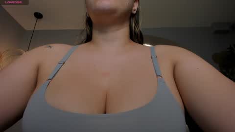 Snapshot of martinnabonnet chatting on 12/04/24, 10:35 Martinna Bonnet online show from 12/04/24, 10:35