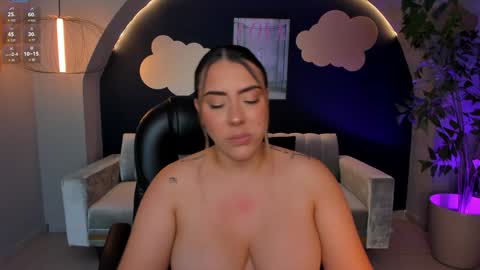 Snapshot of martinnabonnet chatting on 02/03/25, 04:31 Martinna Bonnet online show from 02/03/25, 04:31